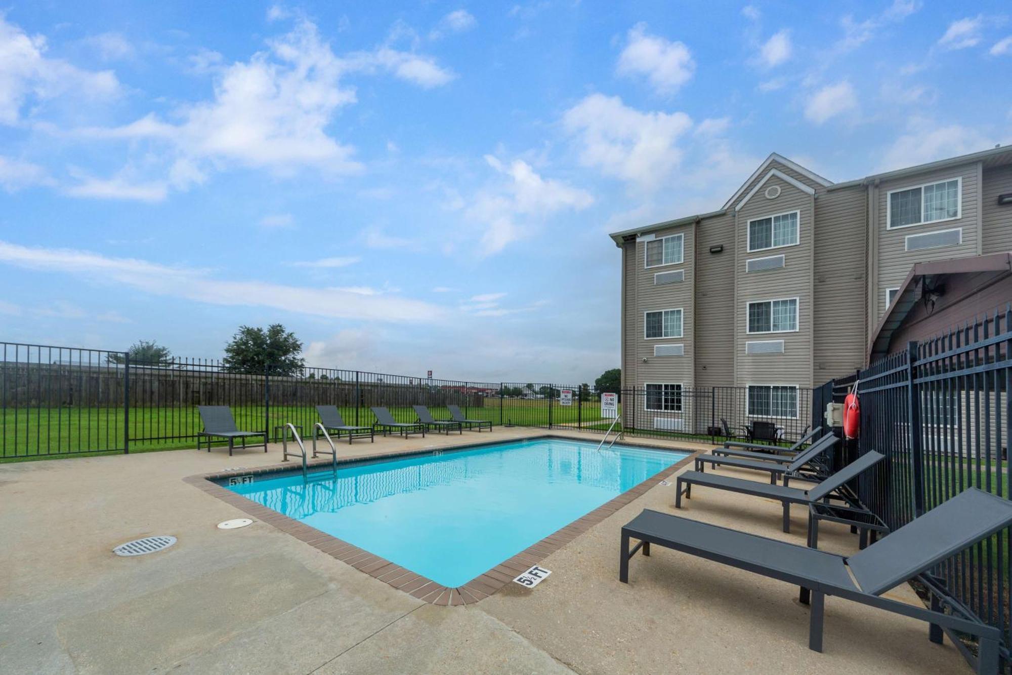 Microtel Inn&Suites by Wyndham Breaux Bridge Extérieur photo